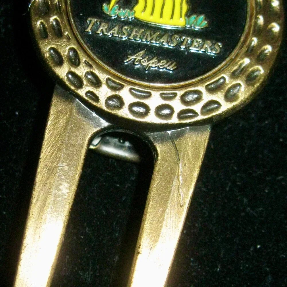 RARE TRASHMASTERS ASPEN DIVOT TOOL WITH BALLMARKER, PUTTER REST-NEW NEVER USED